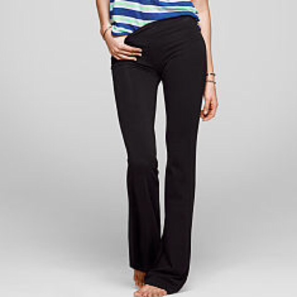 Victoria’s Secret Classic Yoga Pant in Grey